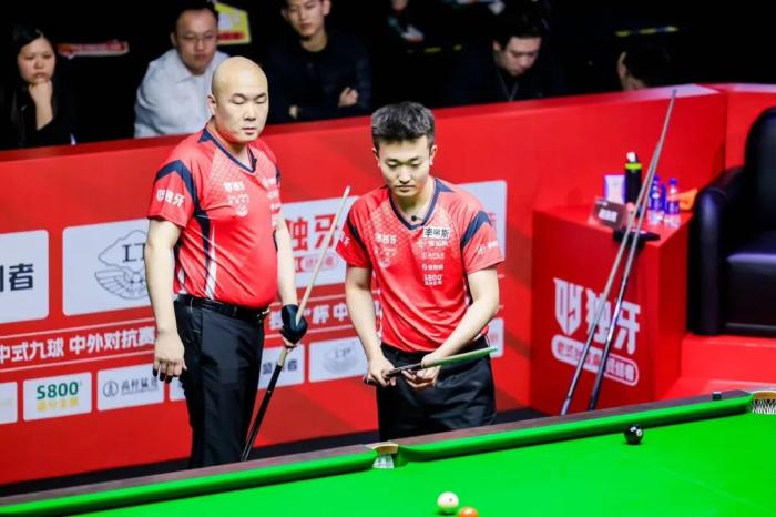 杭州专用场馆内的“毒蜘蛛·独牙”杯中式九球中