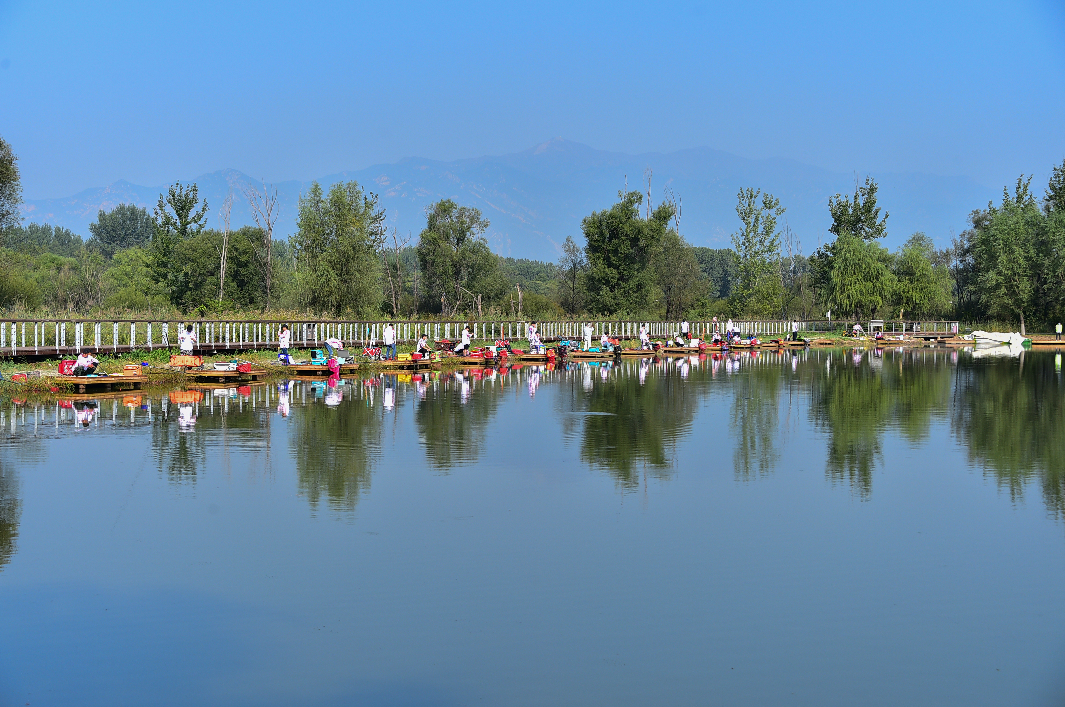 北京世园公园举办第六届钓鱼赛 120名选手激烈角