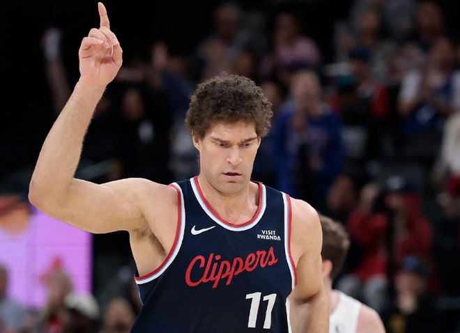 伦纳德带伤率队大胜猛龙 保住西部第八席位