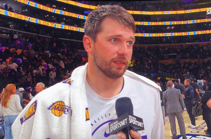 东契奇42+12+5板引领湖人狂胜骑士