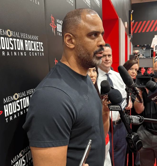 勒布朗-詹姆斯未来选择引热议 湖人备战火箭挑战