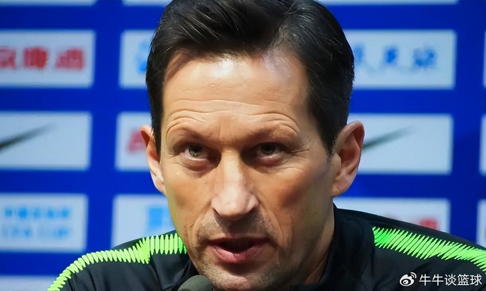 韩鹏率鲁能迎双冠挑战 欧洲名帅助阵冲击中超足